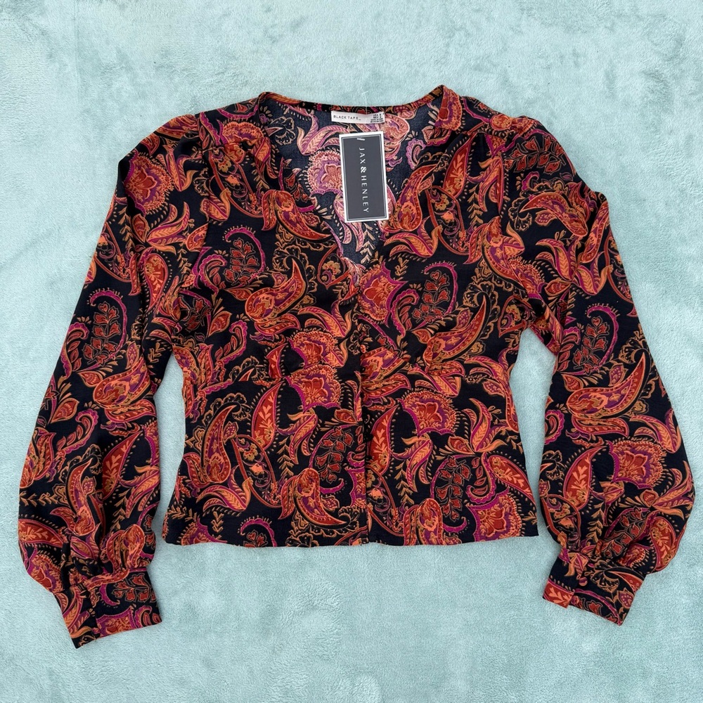 Black Tape_ ragna V-neck button front blouse